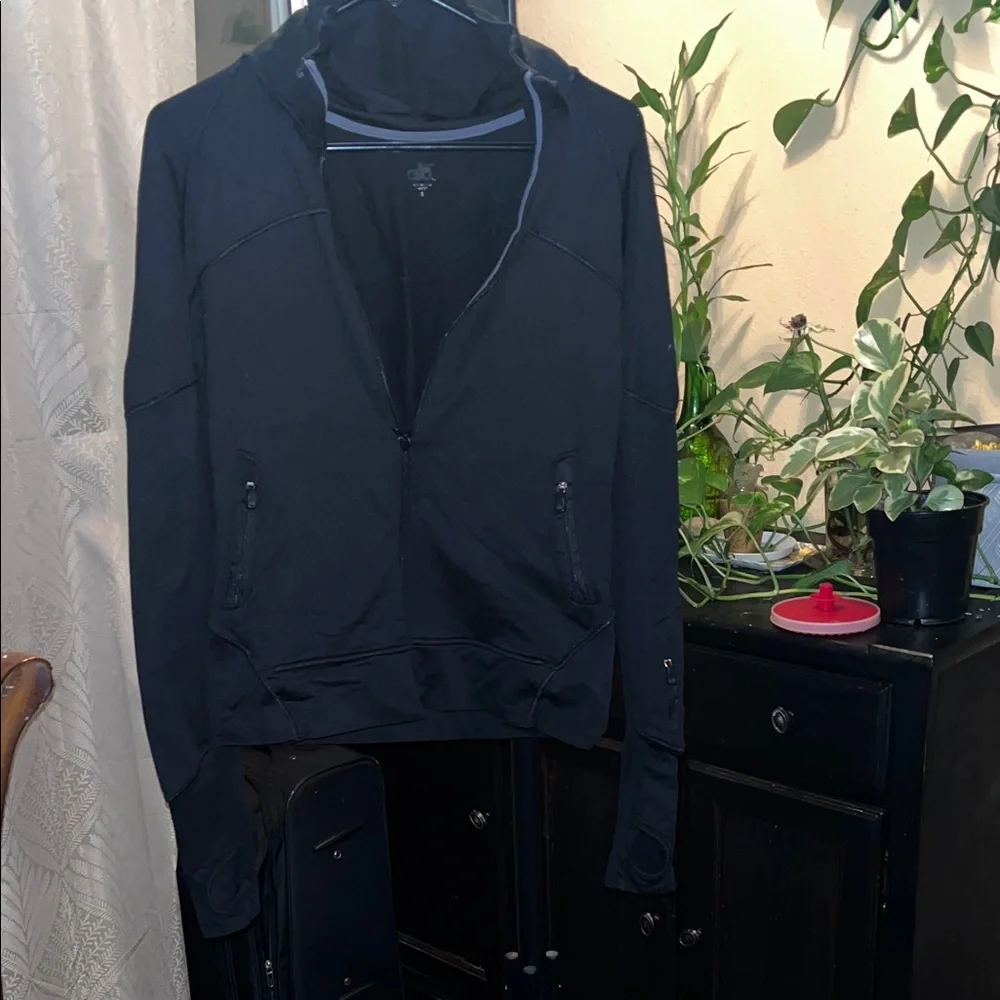 ALO Yoga Black Hoodie - Picture 3 of 9